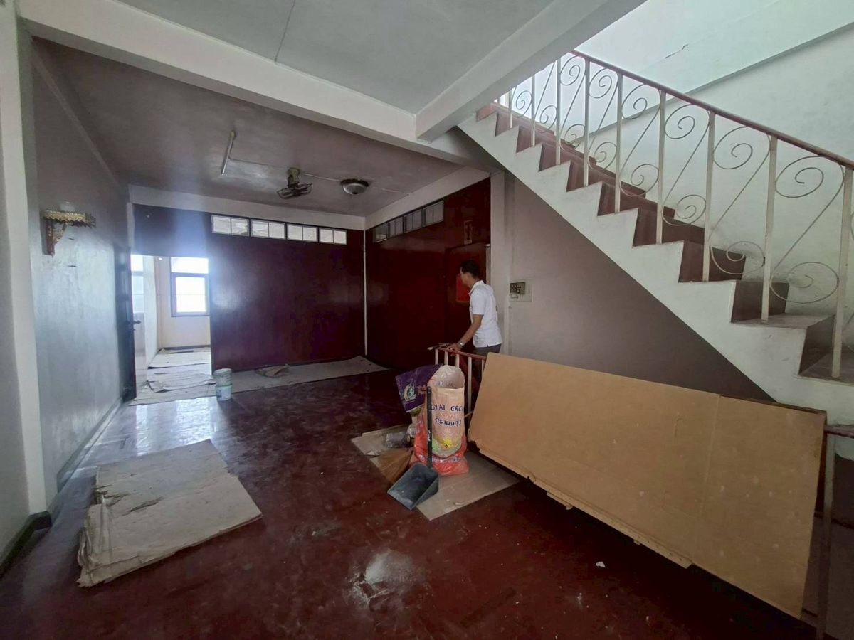 For RentShop HouseLadkrabang, Suwannaphum Airport : 1 commercial building for rent below + 2 booths above 4 floors on the Chalerm Phrakiat Road (N.1857)