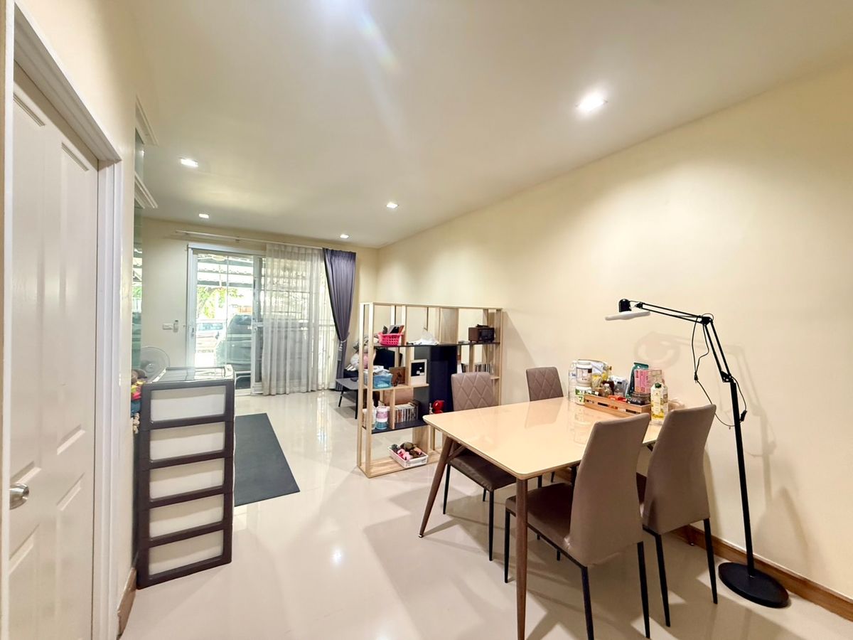 ขายทาวน์โฮมลาดกระบัง สุวรรณภูมิ : ขายทาวน์โฮม 2 ชั้น 4นอน 3 น้ำ 2 ที่จอดรถ พร้อมอยู่ ใกล้เมกะบางนา ไปสนามบินสุวรรณภูมิง่าย เข้าเมืองสะดวก