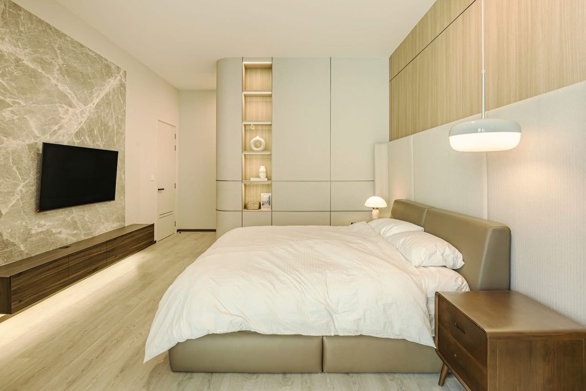 บ้านลาดกระบัง สุวรรณภูมิ : 📢 บ้านเดี่ยว 3 ชั้น พร้อมลิฟต์ ภายในโครงการคุณภาพ ระบบรักษาความปลอดภัยดีเยี่ยม เดินไปยังโรงเรียน Wellington College ได้ ใช้เวลาเพียง 10 นาทีถึง Brighton College ตกแต่งครบ พร้อมเฟอร์นิเจอร์สวยงาม