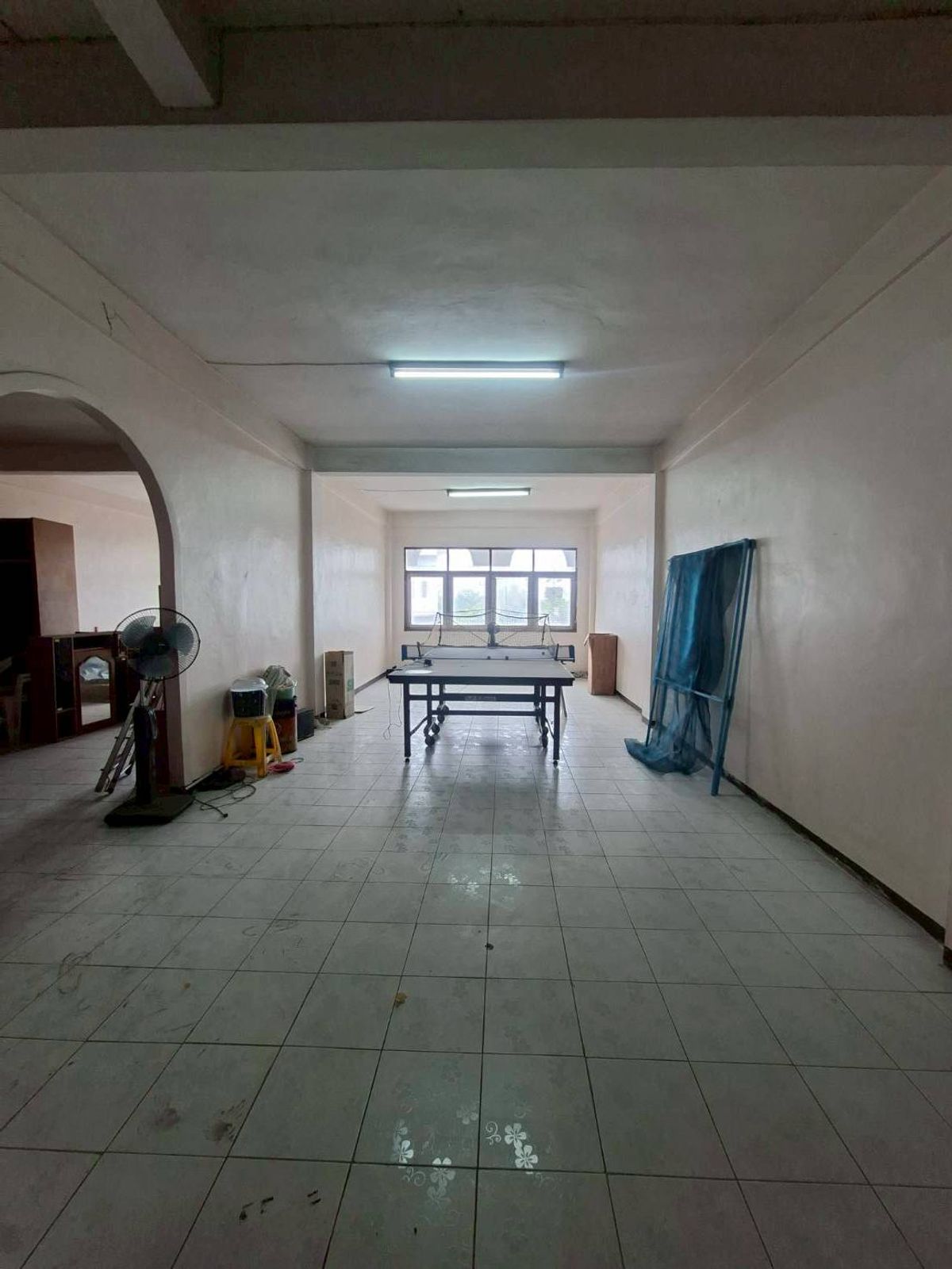 For RentShop HouseLadkrabang, Suwannaphum Airport : 1 commercial building for rent below + 2 booths above 4 floors on the Chalerm Phrakiat Road (N.1857)