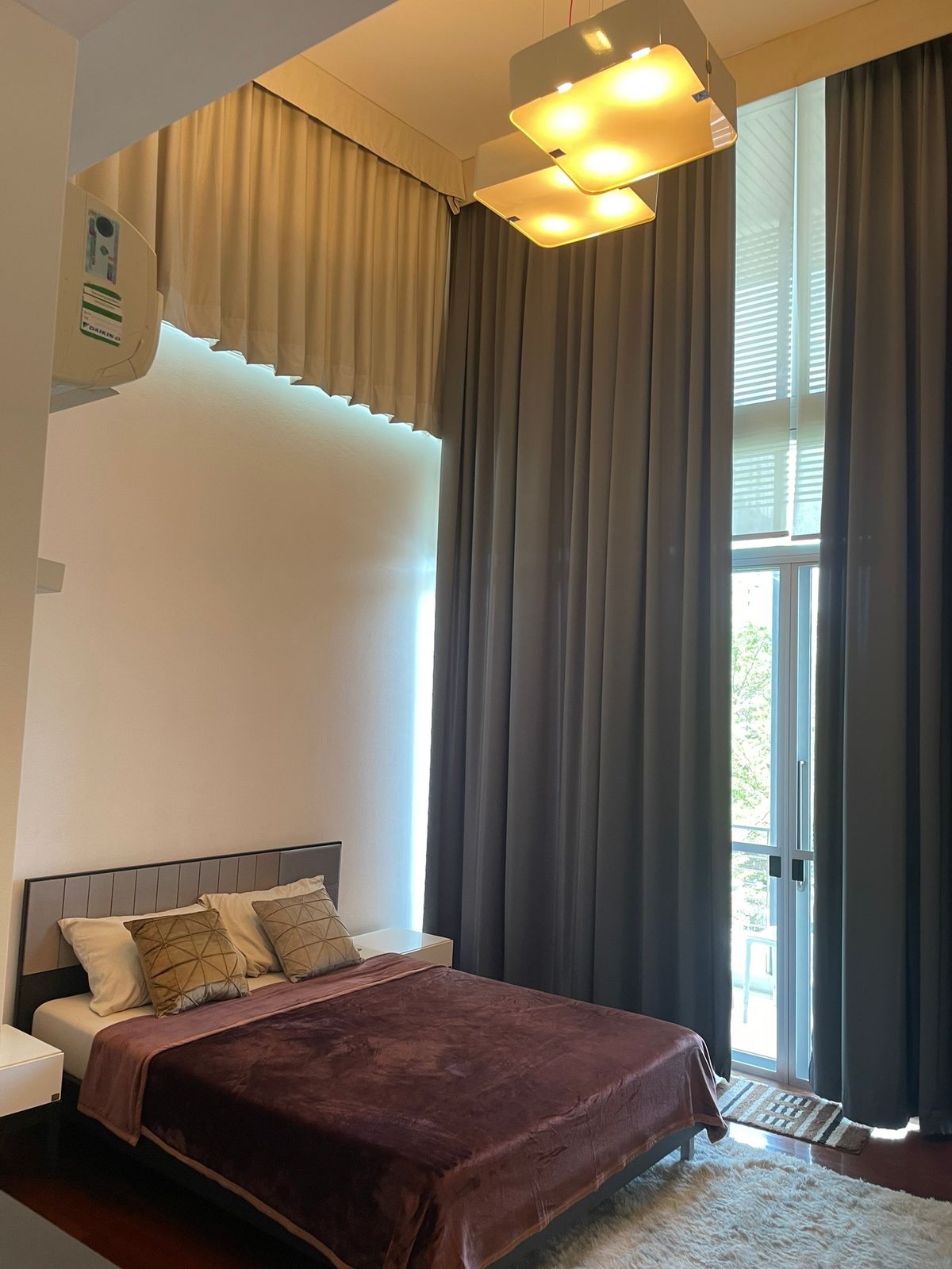 ขายทาวน์โฮมลาดพร้าว เซ็นทรัลลาดพร้าว : 🏡✨ ขายทาวน์โฮม 3 ชั้นหรู หลังมุมติดสวน @ The Landmark Residence ลาดพร้าว ตกแต่งพรีเมียม พร้อมเฟอร์ครบ หิ้วกระเป๋าเข้าอยู่ได้เลย เพียง 23.5 ล้าน