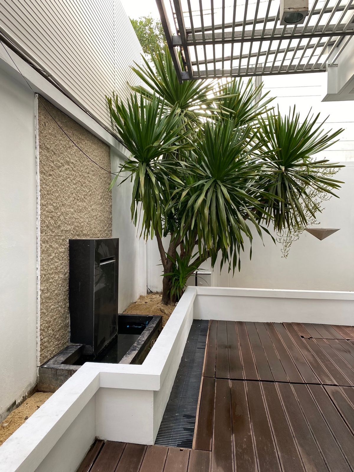 ขายทาวน์โฮมลาดพร้าว เซ็นทรัลลาดพร้าว : 🏡✨ ขายทาวน์โฮม 3 ชั้นหรู หลังมุมติดสวน @ The Landmark Residence ลาดพร้าว ตกแต่งพรีเมียม พร้อมเฟอร์ครบ หิ้วกระเป๋าเข้าอยู่ได้เลย เพียง 23.5 ล้าน