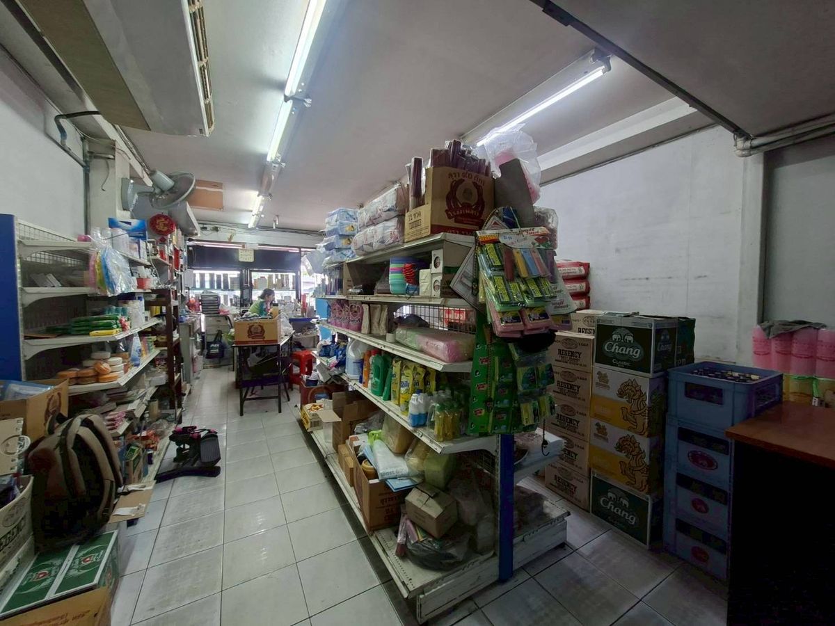 For RentShop HouseLadkrabang, Suwannaphum Airport : 1 commercial building for rent below + 2 booths above 4 floors on the Chalerm Phrakiat Road (N.1857)