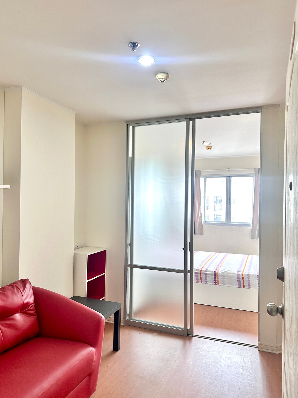 ขายคอนโด ใกล้รถไฟฟ้า 600 เมตร ถูกสุดๆ เพียง 990,000 ตึกหน้าโครงการสะดวกสบาย Loading...