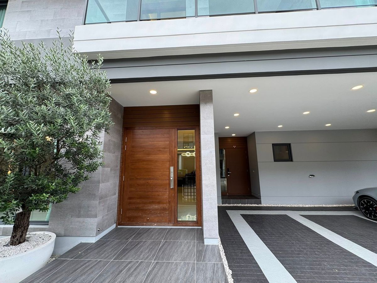 HouseBangna, Bearing, Lasalle : P-2803 Sell/Rent a detached house, The City, Bang Na, ready to be behind the corner of Maine Road