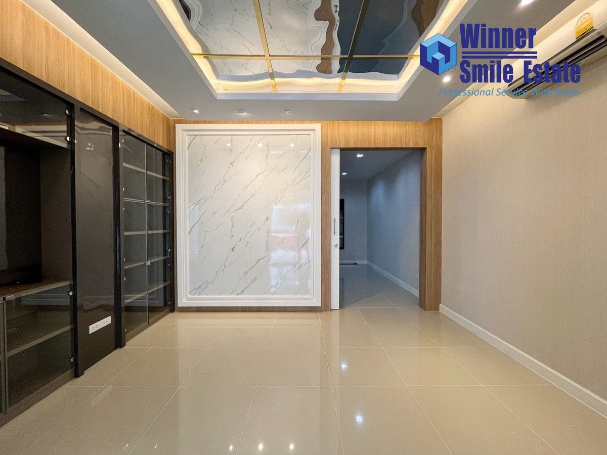 ให้เช่าทาวน์โฮมสมุทรปราการ สำโรง : ให้เช่า โฮมออฟฟิต เพล็กซ์ บางนา Plex Bangna 3 ชั้น 190 ตร.ม. ถนนเมน