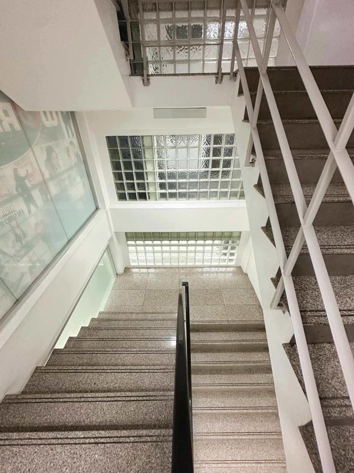 ให้เช่าสำนักงานสาทร นราธิวาส : ออฟฟิศให้เช่า ถนนเจริญกรุง บางคอแหลม พระราม 3 ใกล้ terminal Asia tique เดินทางสะดวก