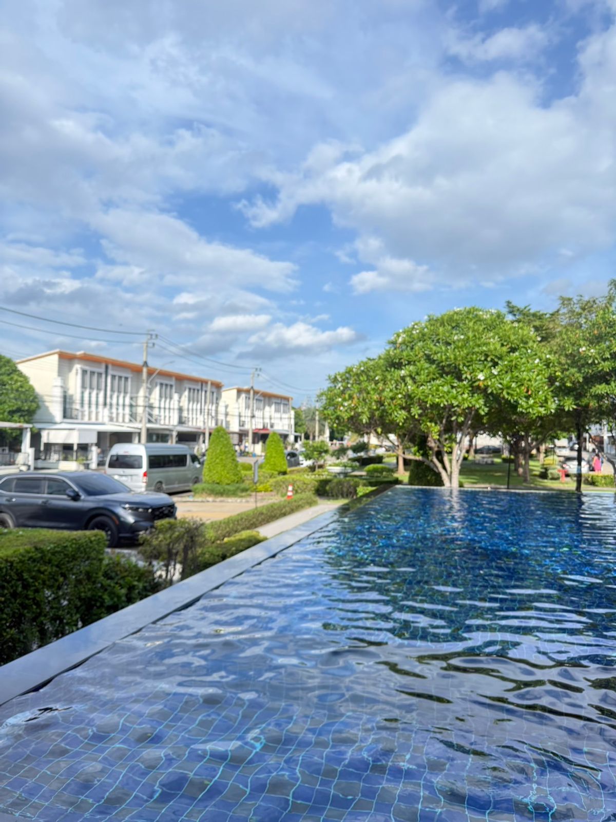 ขายทาวน์โฮมลาดกระบัง สุวรรณภูมิ : ขายทาวน์โฮม 2 ชั้น 4นอน 3 น้ำ 2 ที่จอดรถ พร้อมอยู่ ใกล้เมกะบางนา ไปสนามบินสุวรรณภูมิง่าย เข้าเมืองสะดวก