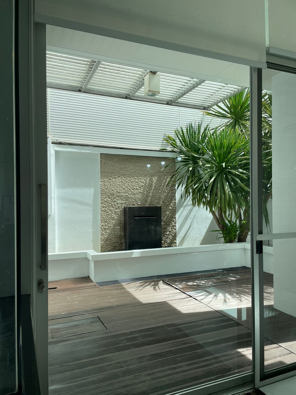 ขายทาวน์โฮมลาดพร้าว เซ็นทรัลลาดพร้าว : 🏡✨ ขายทาวน์โฮม 3 ชั้นหรู หลังมุมติดสวน @ The Landmark Residence ลาดพร้าว ตกแต่งพรีเมียม พร้อมเฟอร์ครบ หิ้วกระเป๋าเข้าอยู่ได้เลย เพียง 23.5 ล้าน