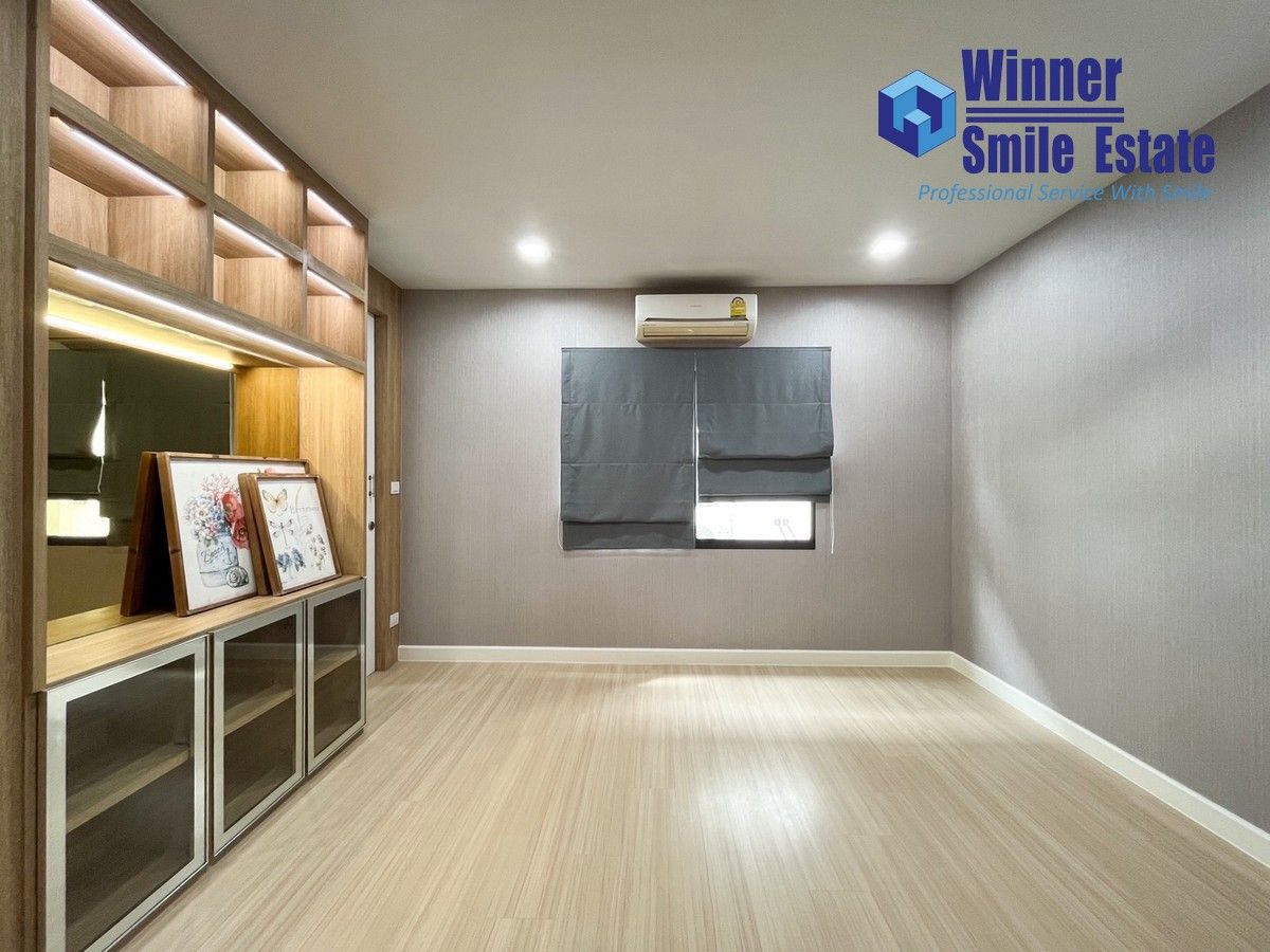 ให้เช่าทาวน์โฮมสมุทรปราการ สำโรง : ให้เช่า โฮมออฟฟิต เพล็กซ์ บางนา Plex Bangna 3 ชั้น 190 ตร.ม. ถนนเมน