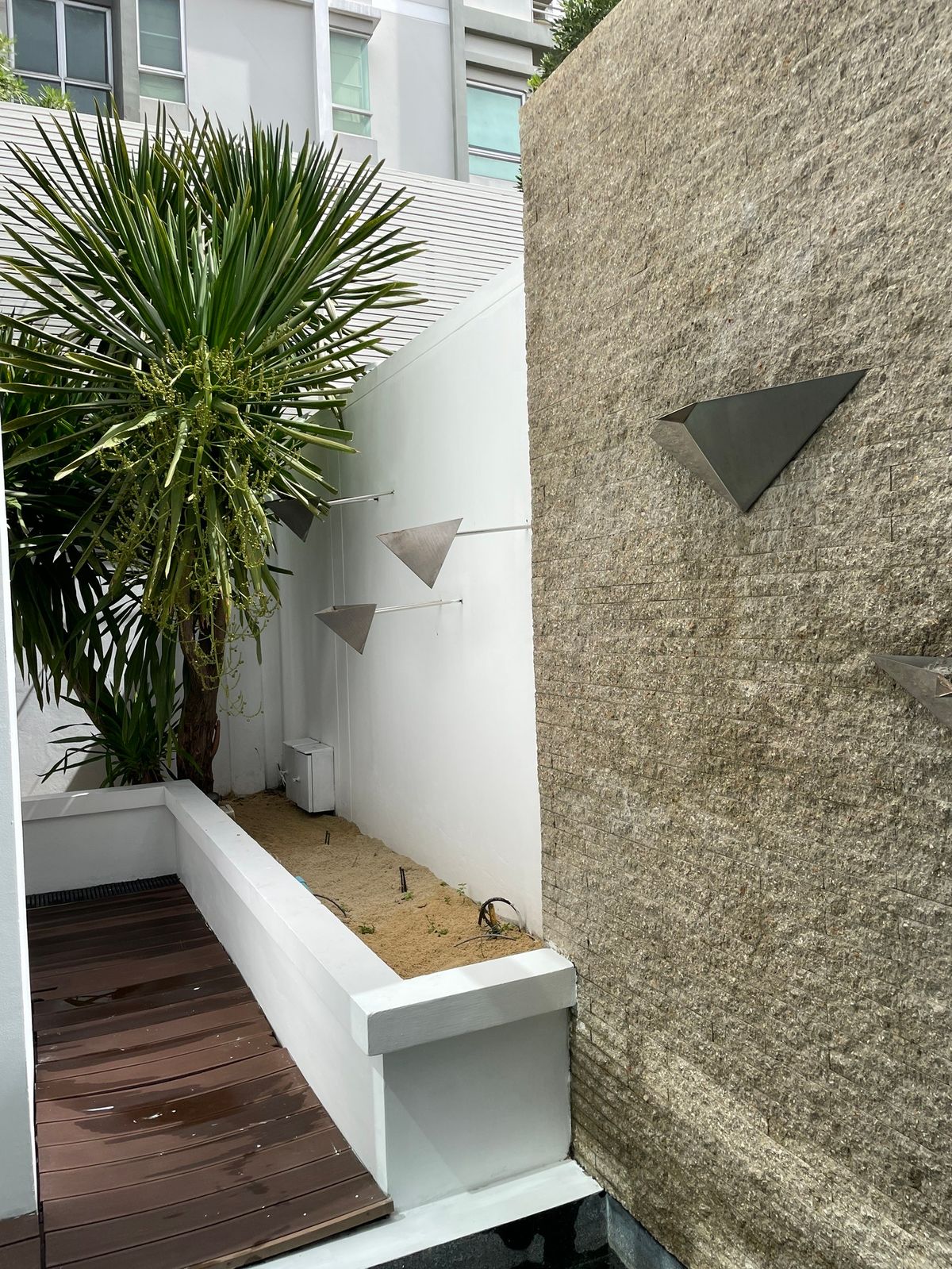 ขายทาวน์โฮมลาดพร้าว เซ็นทรัลลาดพร้าว : 🏡✨ ขายทาวน์โฮม 3 ชั้นหรู หลังมุมติดสวน @ The Landmark Residence ลาดพร้าว ตกแต่งพรีเมียม พร้อมเฟอร์ครบ หิ้วกระเป๋าเข้าอยู่ได้เลย เพียง 23.5 ล้าน