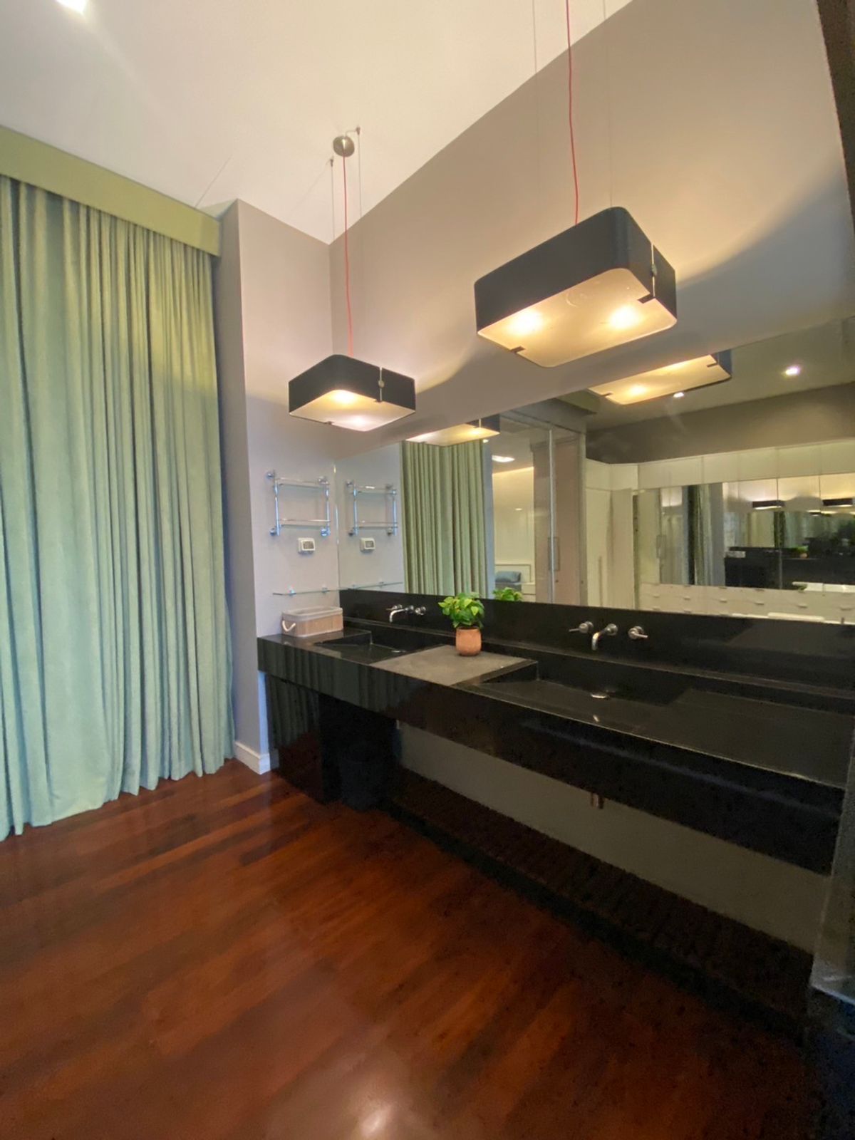 ขายทาวน์โฮมลาดพร้าว เซ็นทรัลลาดพร้าว : 🏡✨ ขายทาวน์โฮม 3 ชั้นหรู หลังมุมติดสวน @ The Landmark Residence ลาดพร้าว ตกแต่งพรีเมียม พร้อมเฟอร์ครบ หิ้วกระเป๋าเข้าอยู่ได้เลย เพียง 23.5 ล้าน