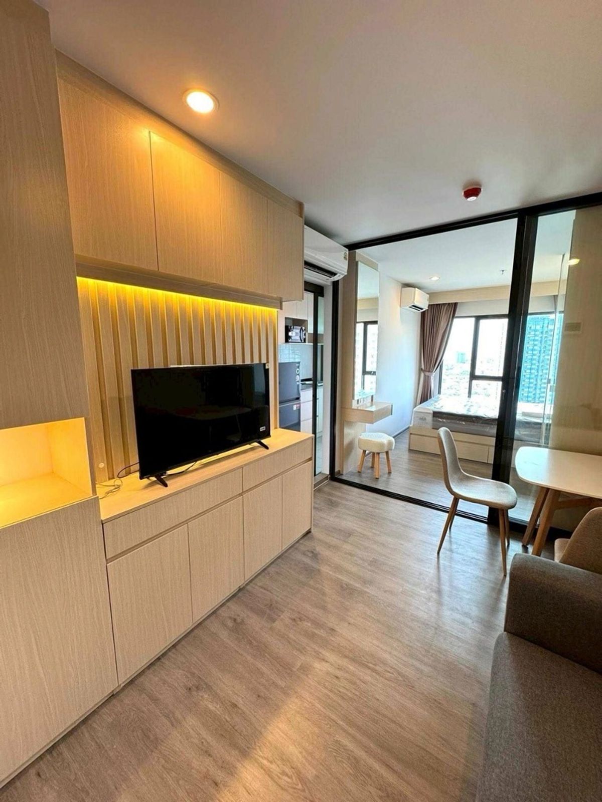 For RentCondoThaphra, Talat Phlu, Wutthakat : @Condocrator📍 Rent Regent Home Wutthakat Furniture There is a washing machine [PM4051]