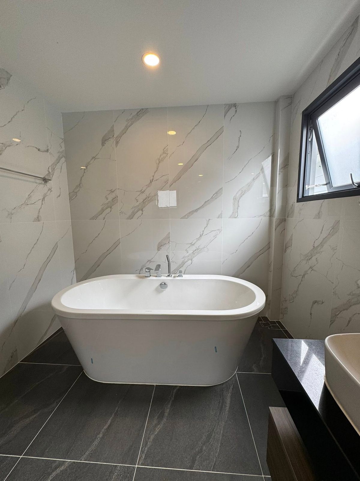 HouseBangna, Bearing, Lasalle : P-2803 Sell/Rent a detached house, The City, Bang Na, ready to be behind the corner of Maine Road