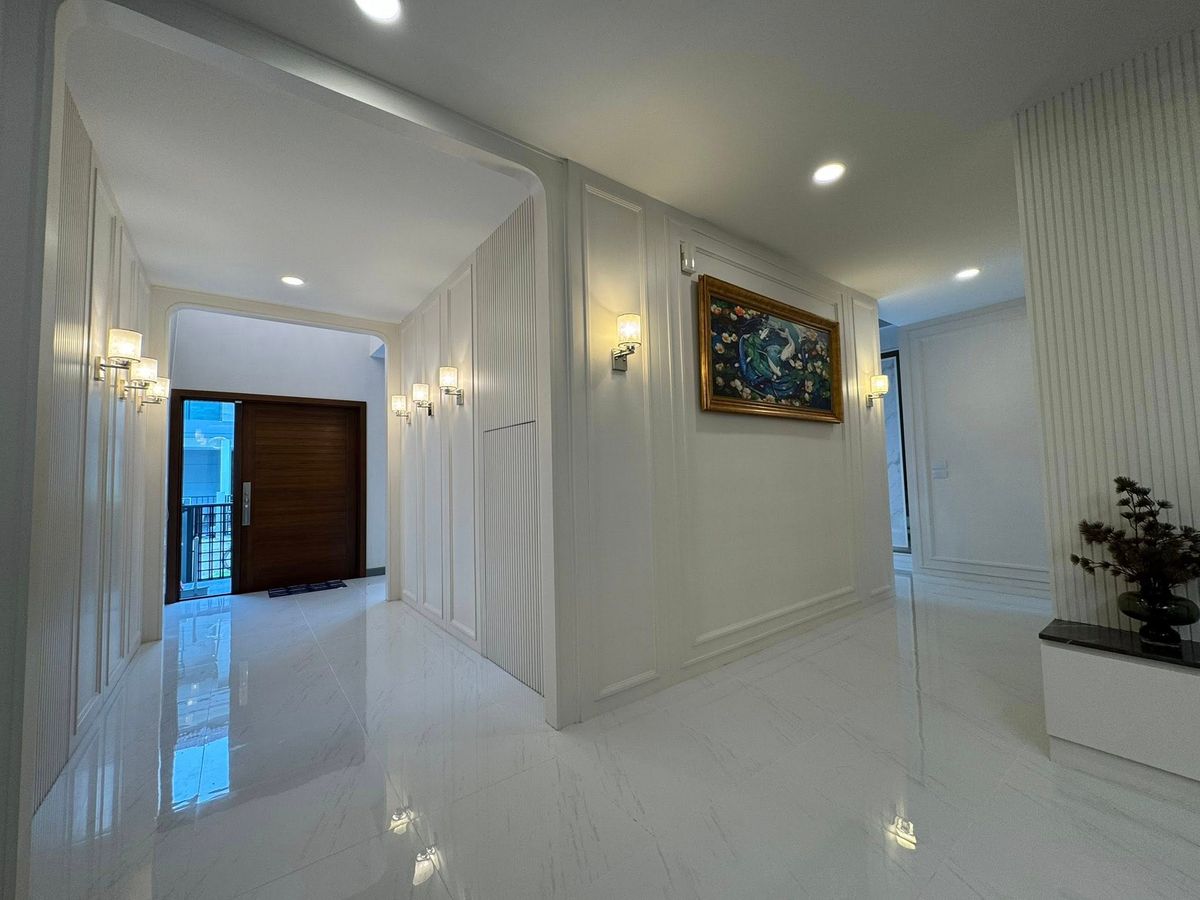 HouseBangna, Bearing, Lasalle : P-2803 Sell/Rent a detached house, The City, Bang Na, ready to be behind the corner of Maine Road