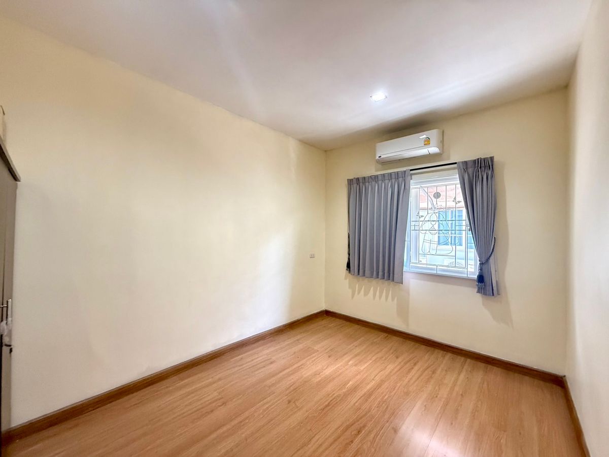 ขายทาวน์โฮมลาดกระบัง สุวรรณภูมิ : ขายทาวน์โฮม 2 ชั้น 4นอน 3 น้ำ 2 ที่จอดรถ พร้อมอยู่ ใกล้เมกะบางนา ไปสนามบินสุวรรณภูมิง่าย เข้าเมืองสะดวก