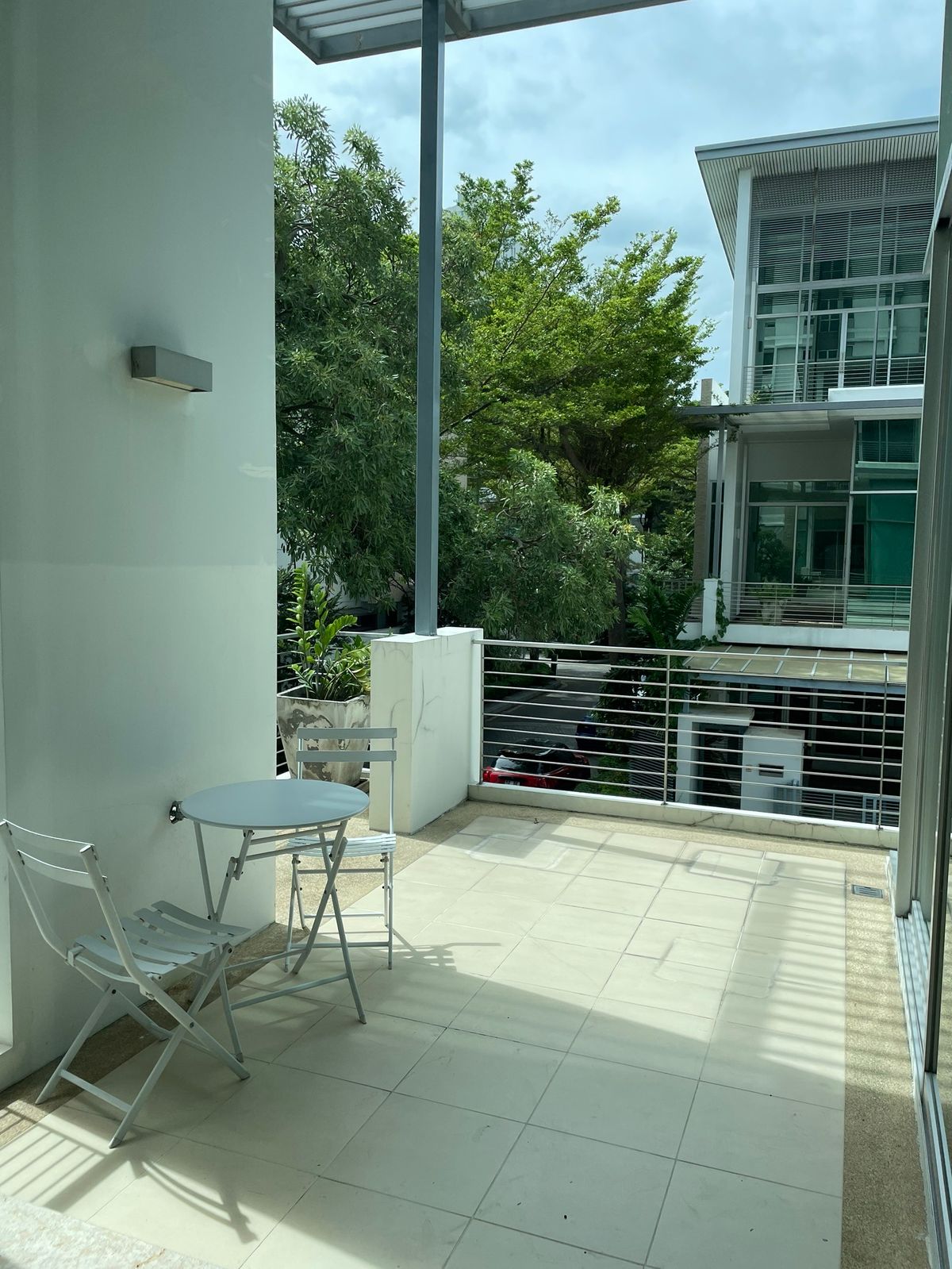 ขายทาวน์โฮมลาดพร้าว เซ็นทรัลลาดพร้าว : 🏡✨ ขายทาวน์โฮม 3 ชั้นหรู หลังมุมติดสวน @ The Landmark Residence ลาดพร้าว ตกแต่งพรีเมียม พร้อมเฟอร์ครบ หิ้วกระเป๋าเข้าอยู่ได้เลย เพียง 23.5 ล้าน