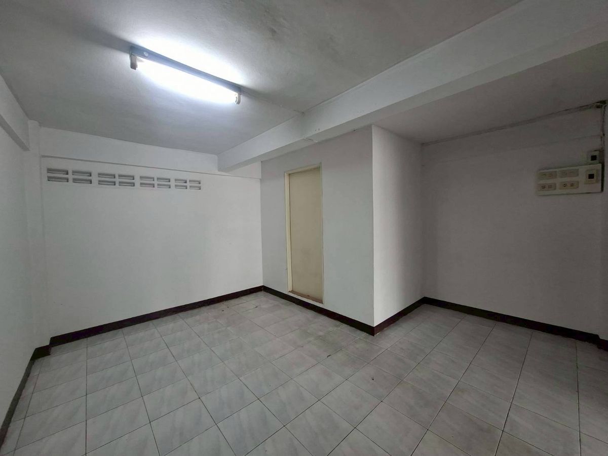 For RentShop HouseLadkrabang, Suwannaphum Airport : Rent 2 booths on the Chalermprakiet Road. Near Seacon Square Srinakarin (N.1858)