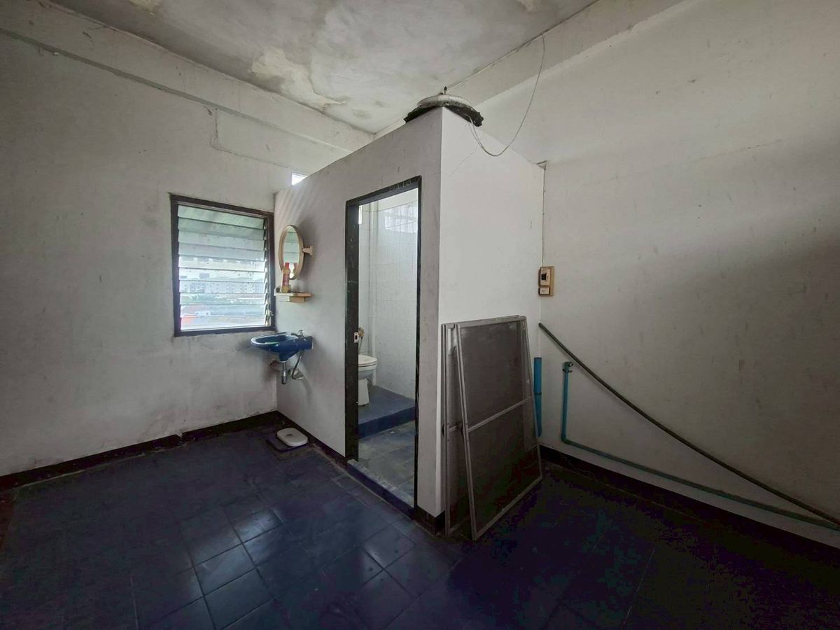 For RentShop HouseLadkrabang, Suwannaphum Airport : Rent 2 booths on the Chalermprakiet Road. Near Seacon Square Srinakarin (N.1858)