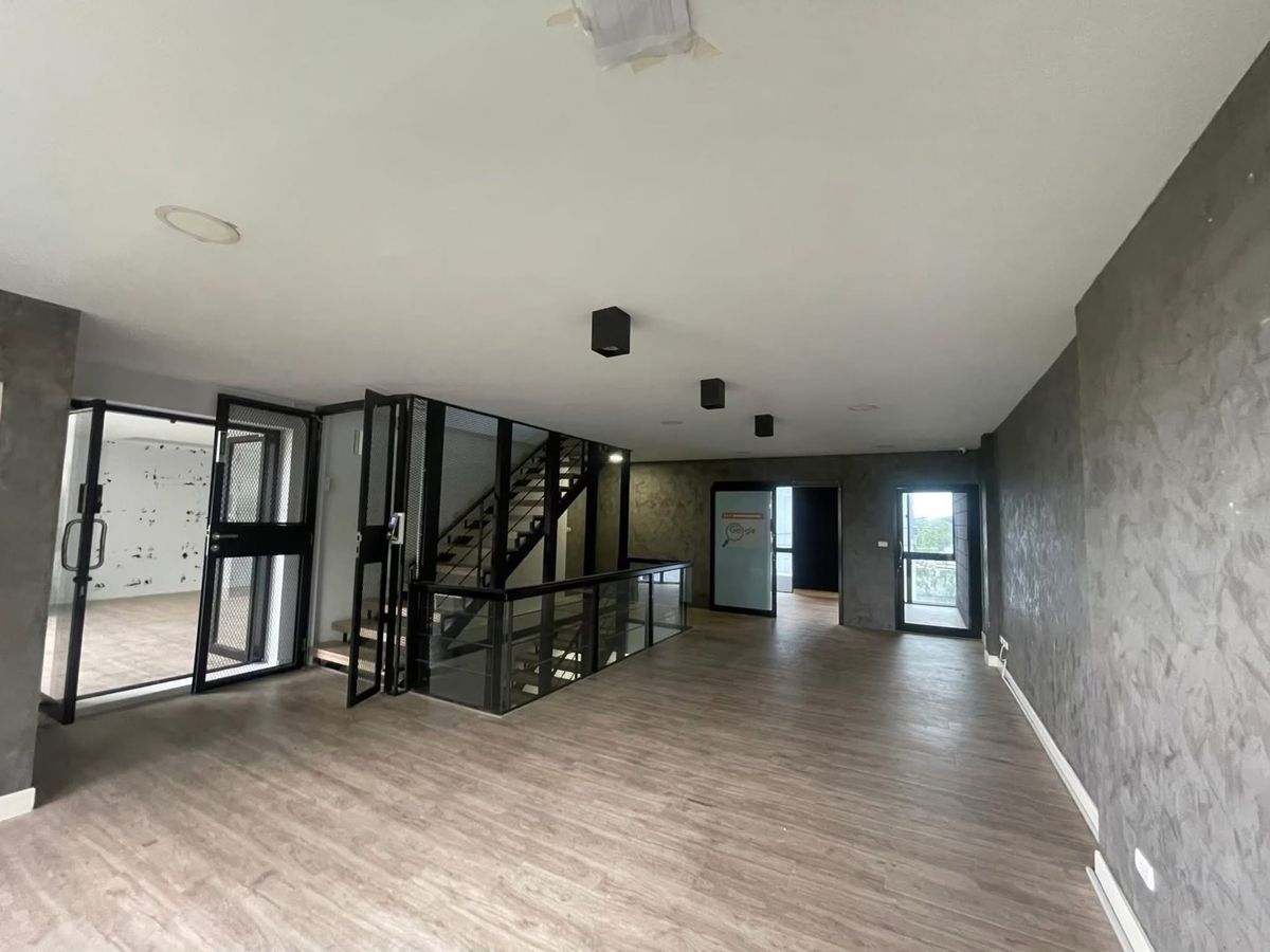 For SaleHome OfficeKaset Nawamin,Ladplakao : 📢✨ Special Opportunity! Below-Market , 4-Storey Home Office on Prime Location Ekamai–Ramintra Expressway – LadpraoPerfectly designed to meet the needs of modern businesses – ideal for SME, Startup, or Showroom – while offering full residential functions