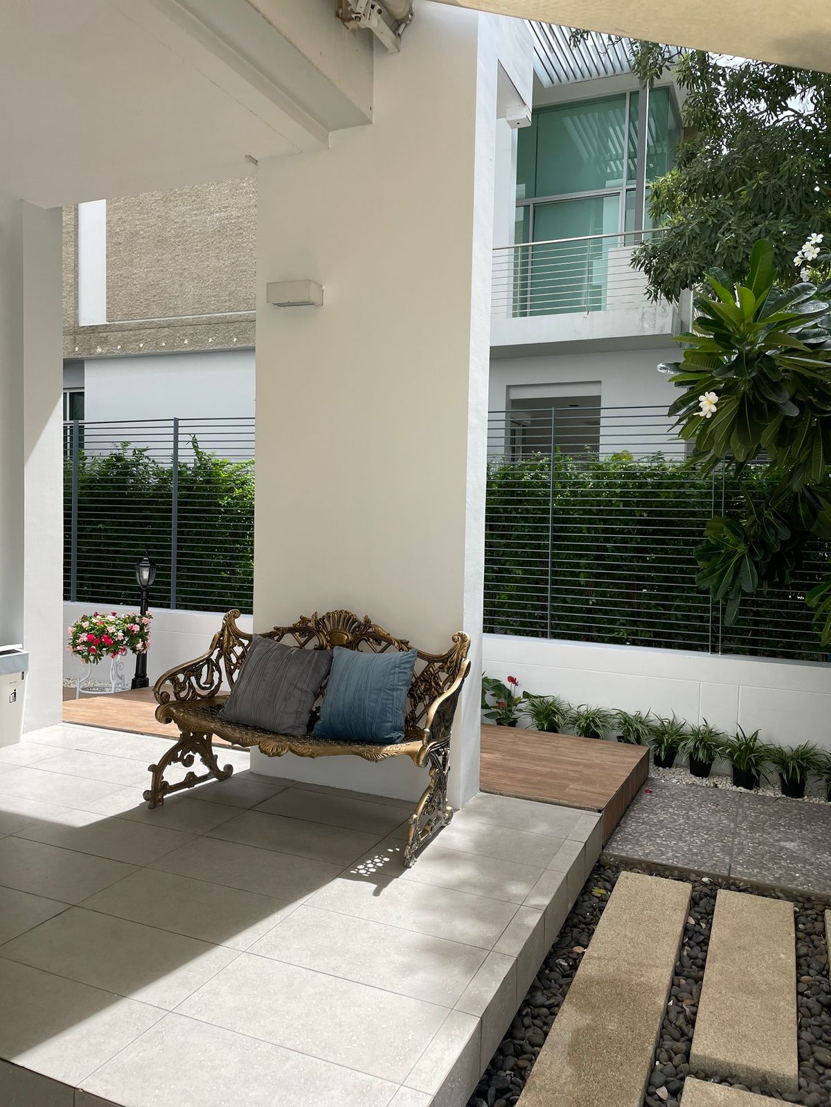 ขายทาวน์โฮมลาดพร้าว เซ็นทรัลลาดพร้าว : 🏡✨ ขายทาวน์โฮม 3 ชั้นหรู หลังมุมติดสวน @ The Landmark Residence ลาดพร้าว ตกแต่งพรีเมียม พร้อมเฟอร์ครบ หิ้วกระเป๋าเข้าอยู่ได้เลย เพียง 23.5 ล้าน