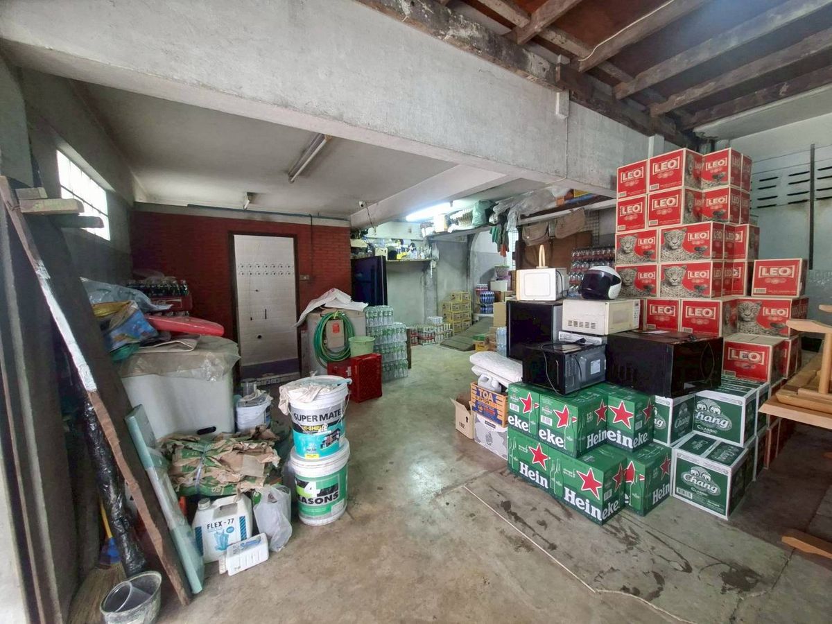 For RentShop HouseLadkrabang, Suwannaphum Airport : 1 commercial building for rent below + 2 booths above 4 floors on the Chalerm Phrakiat Road (N.1857)
