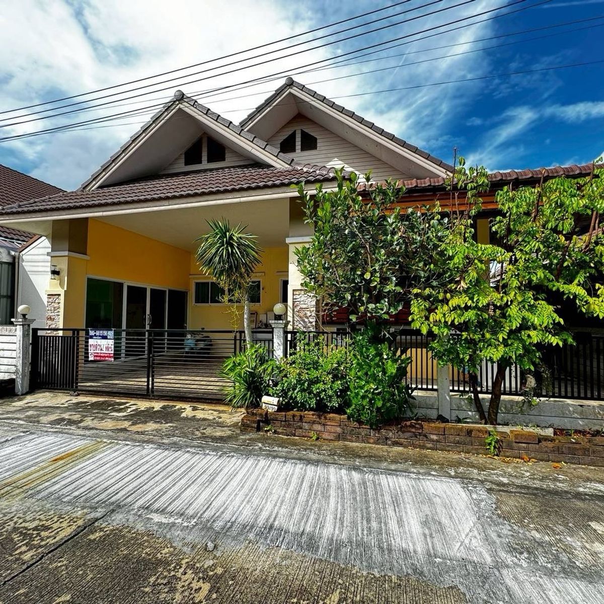 ขายบ้านนครปฐม : หมู่บ้านธาราพฤกษ์ บ้านเดี่ยวชั้นเดียว โซนสามพราน