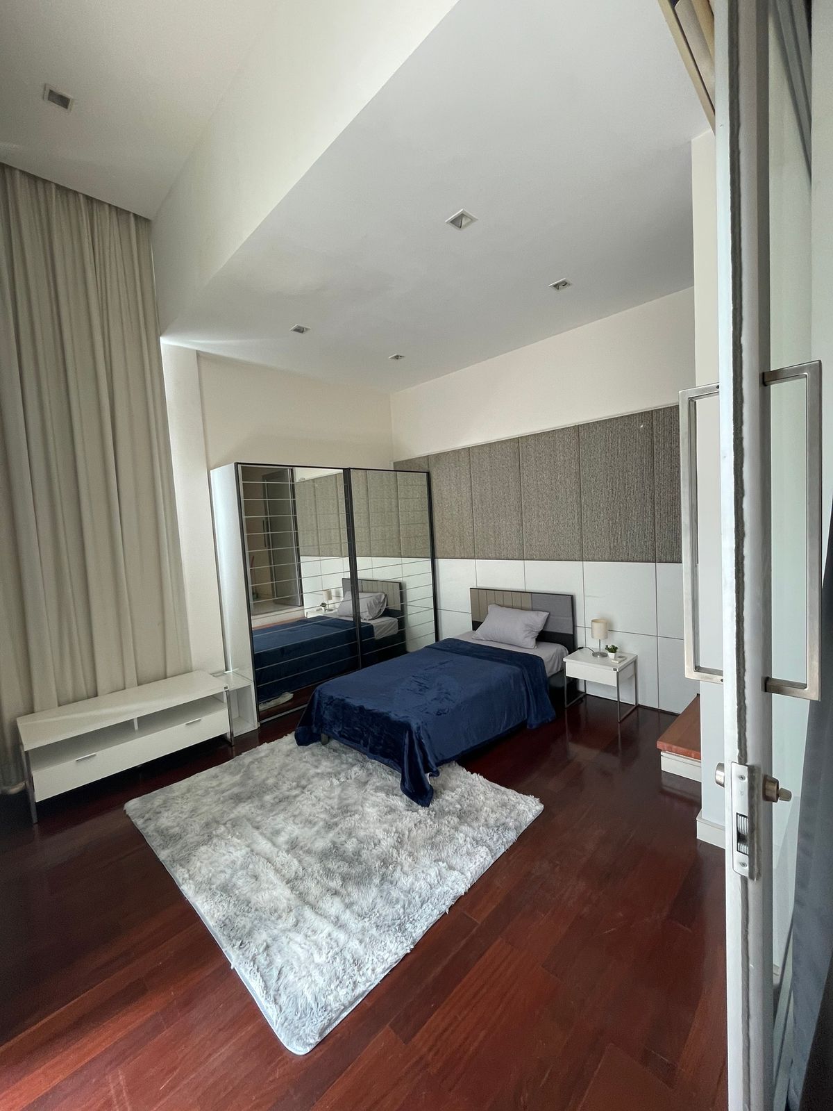 ขายทาวน์โฮมลาดพร้าว เซ็นทรัลลาดพร้าว : 🏡✨ ขายทาวน์โฮม 3 ชั้นหรู หลังมุมติดสวน @ The Landmark Residence ลาดพร้าว ตกแต่งพรีเมียม พร้อมเฟอร์ครบ หิ้วกระเป๋าเข้าอยู่ได้เลย เพียง 23.5 ล้าน