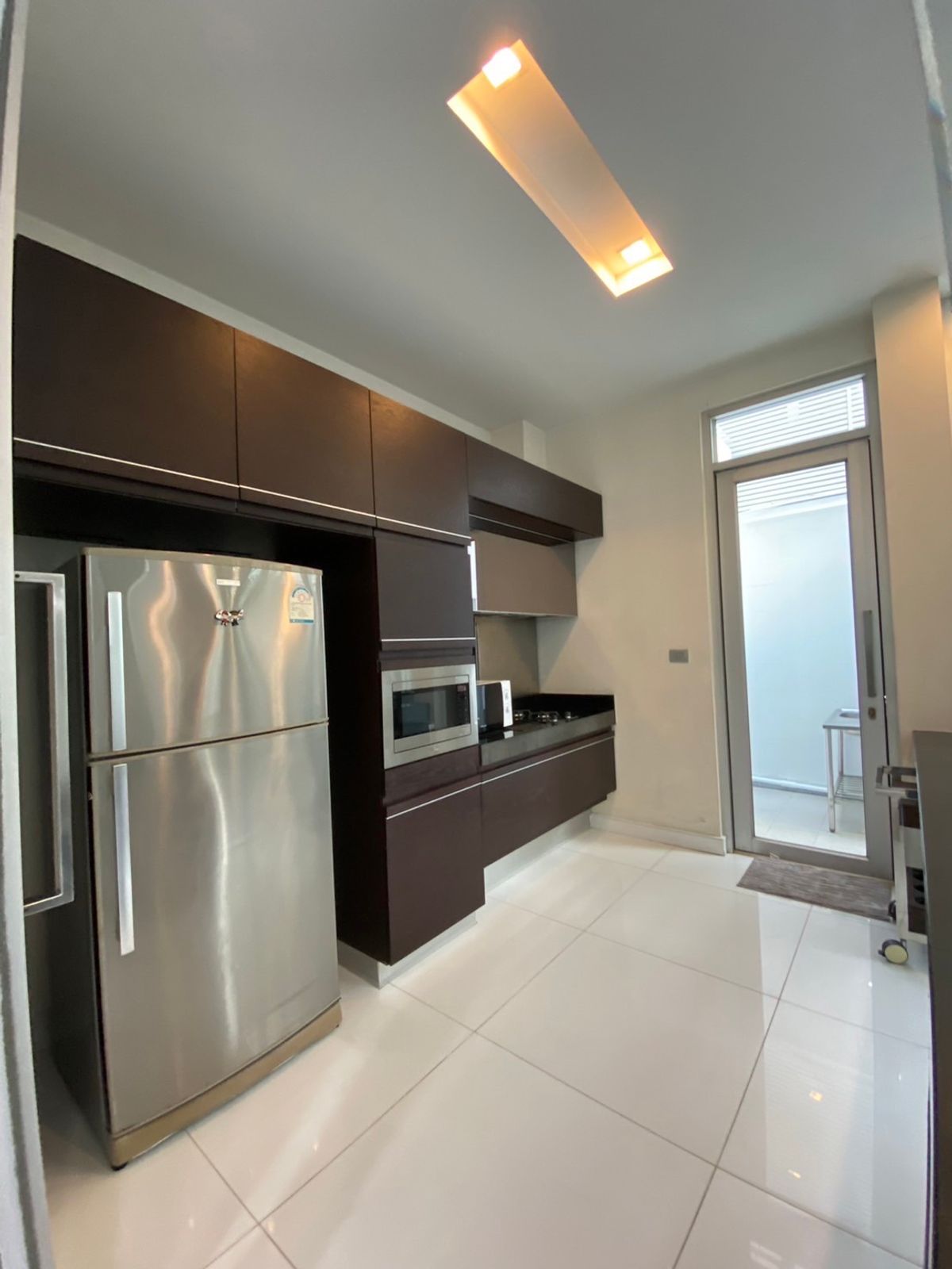 ขายทาวน์โฮมลาดพร้าว เซ็นทรัลลาดพร้าว : 🏡✨ ขายทาวน์โฮม 3 ชั้นหรู หลังมุมติดสวน @ The Landmark Residence ลาดพร้าว ตกแต่งพรีเมียม พร้อมเฟอร์ครบ หิ้วกระเป๋าเข้าอยู่ได้เลย เพียง 23.5 ล้าน