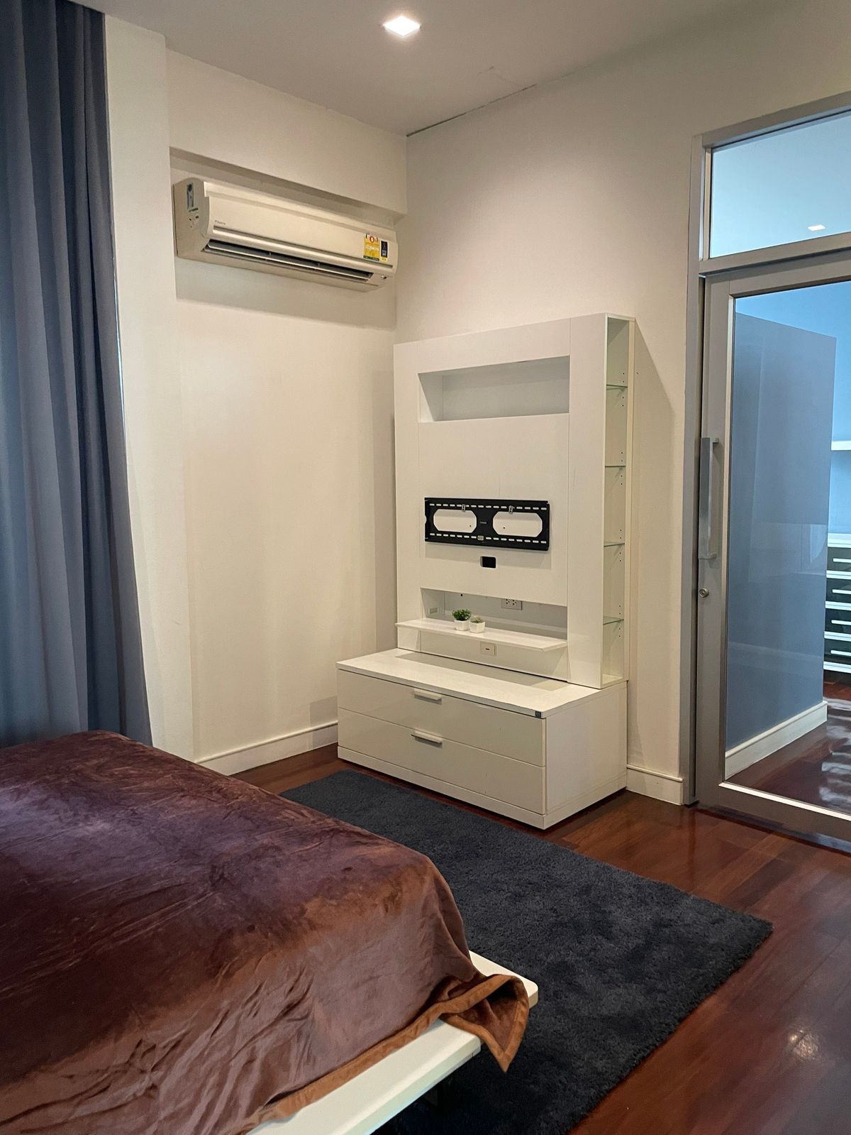 ขายทาวน์โฮมลาดพร้าว เซ็นทรัลลาดพร้าว : 🏡✨ ขายทาวน์โฮม 3 ชั้นหรู หลังมุมติดสวน @ The Landmark Residence ลาดพร้าว ตกแต่งพรีเมียม พร้อมเฟอร์ครบ หิ้วกระเป๋าเข้าอยู่ได้เลย เพียง 23.5 ล้าน