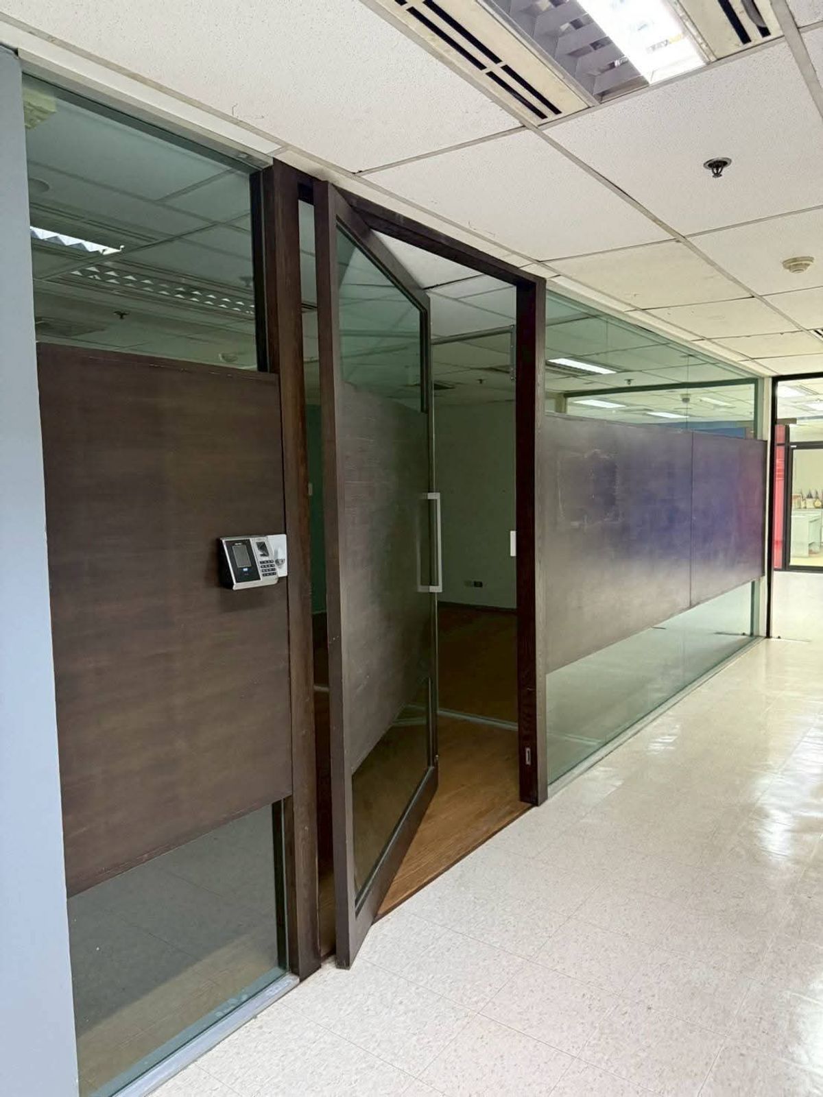 For RentOfficeRatchathewi,Phayathai : Office area for rent KS L Tower, near BTS, Phayathai and Arl, Phayathai, 18th floor, 202.84 sq.m., rent 91,278 baht/month