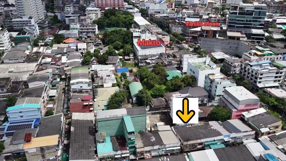 For SaleShop HouseSathorn, Narathiwat : Super Value! Corner Unit!! For Sale: 2-Storey Commercial Building, Chan 32 Alley, 20.5 sq. wah 2 Bedrooms | 1 Bathroom | 3 Parking Spaces | Only 300 m. from Makro & VANILLA MOON | Near Expressway! Near Asiatique! Urgent Sale!