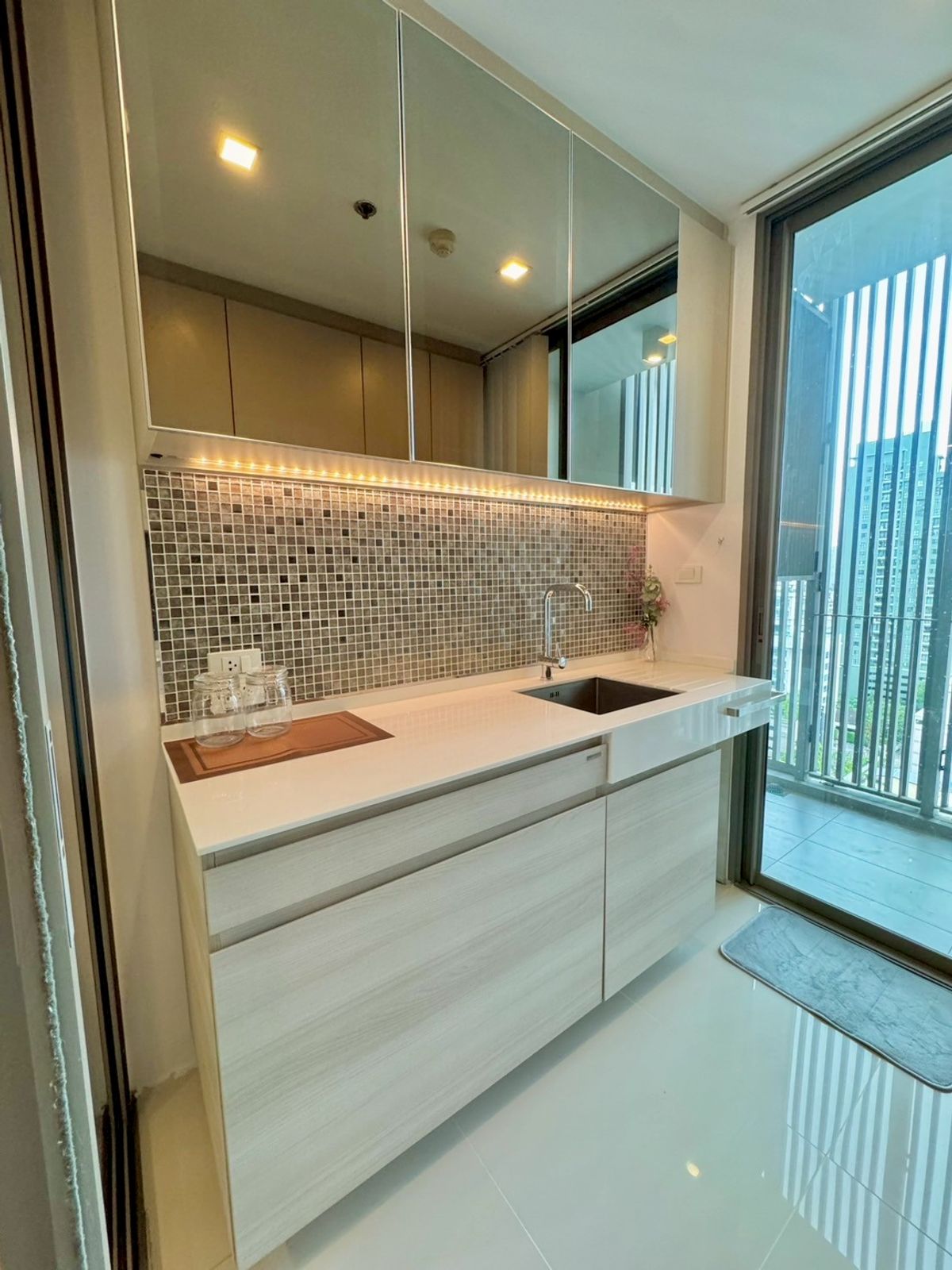 For SaleCondoWongwianyai, Charoennakor : Condo for sale, The Room BTS, Wongwian Yai, size 43.65 square meters, 17th floor (1 bedroom, 1 bathroom), Bang Lam Phu Lang Subdistrict, Khlong San District, Bangkok