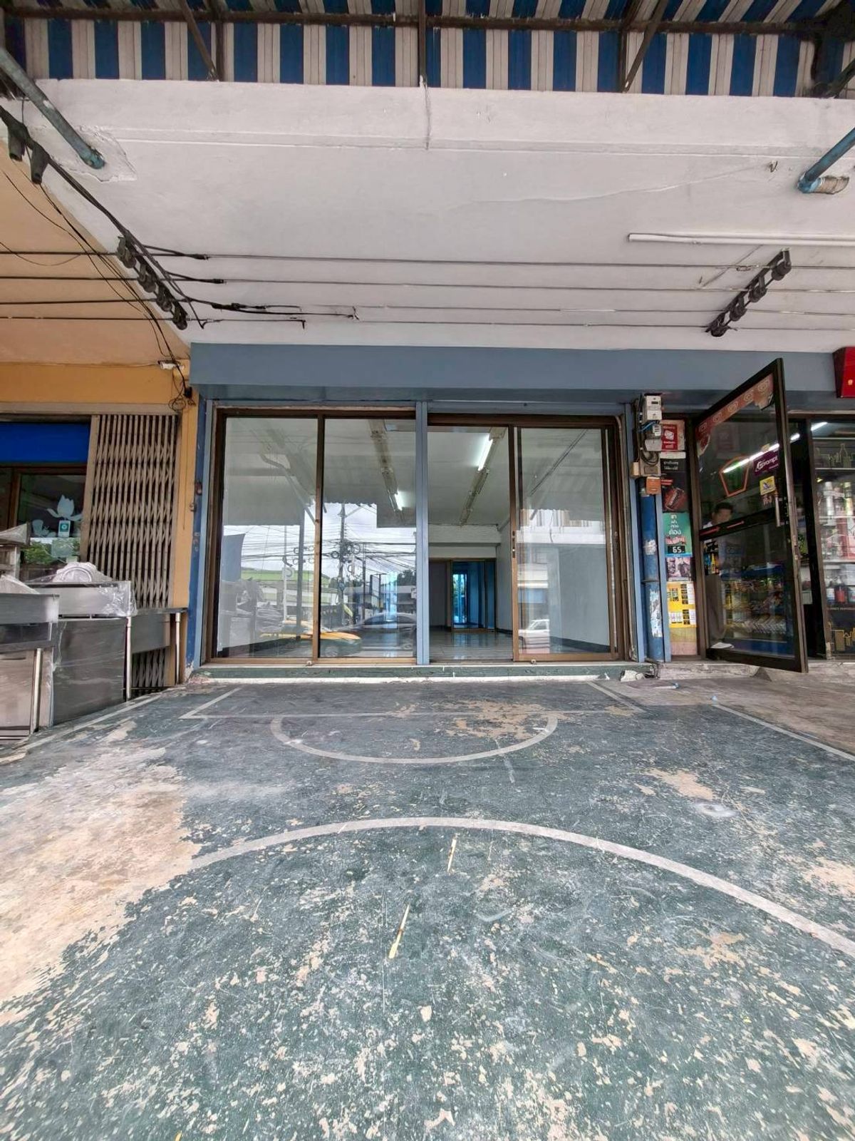 For RentShop HouseLadkrabang, Suwannaphum Airport : Rent 2 booths on the Chalermprakiet Road. Near Seacon Square Srinakarin (N.1858)