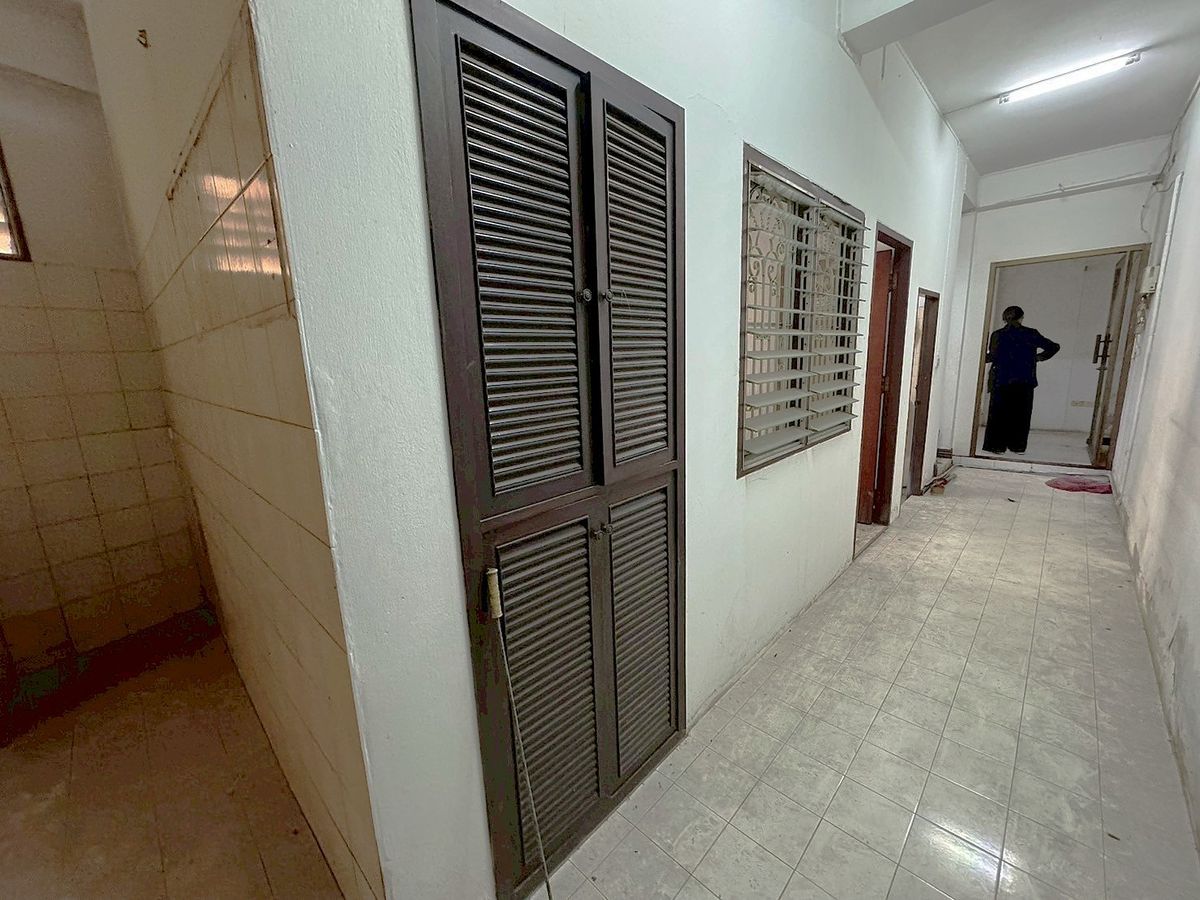 For RentHouseKhlongtoei, Kluaynamthai : House for Rent – Solid Structure Ideal for restaurant, café, spa, or clinic ** NO CO-AGENT **