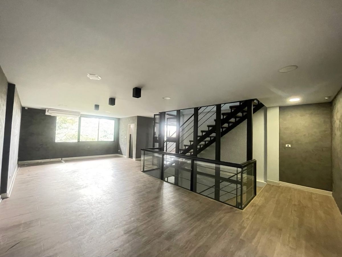 For SaleHome OfficeKaset Nawamin,Ladplakao : 📢✨ Special Opportunity! Below-Market , 4-Storey Home Office on Prime Location Ekamai–Ramintra Expressway – LadpraoPerfectly designed to meet the needs of modern businesses – ideal for SME, Startup, or Showroom – while offering full residential functions