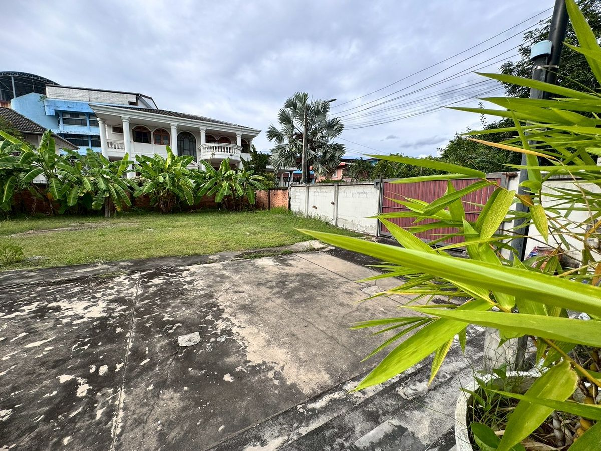 For SaleLandSukhumvit, Asoke, Thonglor : Sell ​​empty land 128 square meters, Pridi Phanom Yong 13 (can be sold), near BTS Phra Khanong (N.1870)