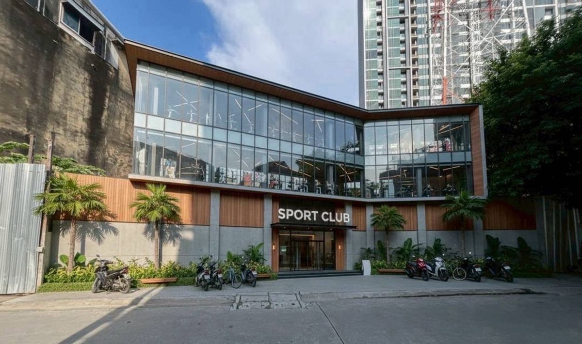 For RentRetail SpaceOnnut, Udomsuk : Land for rent 296 square meters, Phra Khanong, Sukhumvit, near BTS 80 meters. There is a parking for Mixed-USE Community / Club Lifestyle / School / Flagship Cafe / Branding Business x Head Office / Pop-Pop Food Truck and Beer Garden.