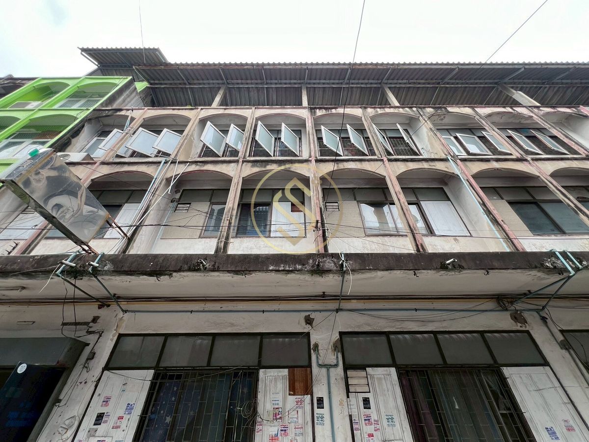 For SaleShop HousePinklao, Charansanitwong : Sell ​​4 booths in Soi Charan Sanitwong 11, MRT Charan 13, only 100 meters in the community near the market. Easy access to the city