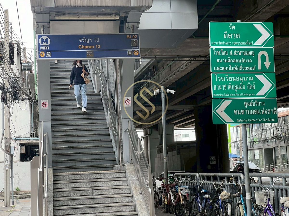 For SaleShop HousePinklao, Charansanitwong : Sell ​​4 booths in Soi Charan Sanitwong 11, MRT Charan 13, only 100 meters in the community near the market. Easy access to the city