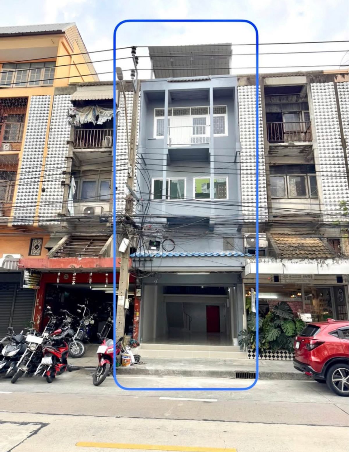 ให้เช่าอาคารพาณิชย์รัชดา ห้วยขวาง : ให้เช่าตึกแถวรีโนเวทใหม่ 3 ชั้นครึ่ง ใกล้สี่แยกเหม่งจ๋าย ทำได้หลายธุรกิจ จดบริษัทได้ 