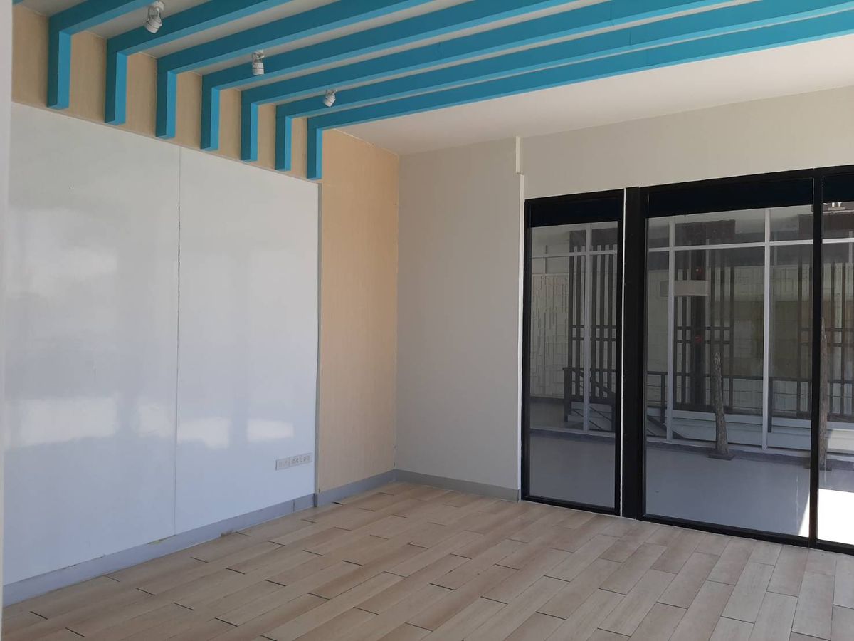 For RentOfficeChiang Mai : Space for rent, suitable for an office / Roof Top restaurant. Free!! Common fees throughout the rental contract.