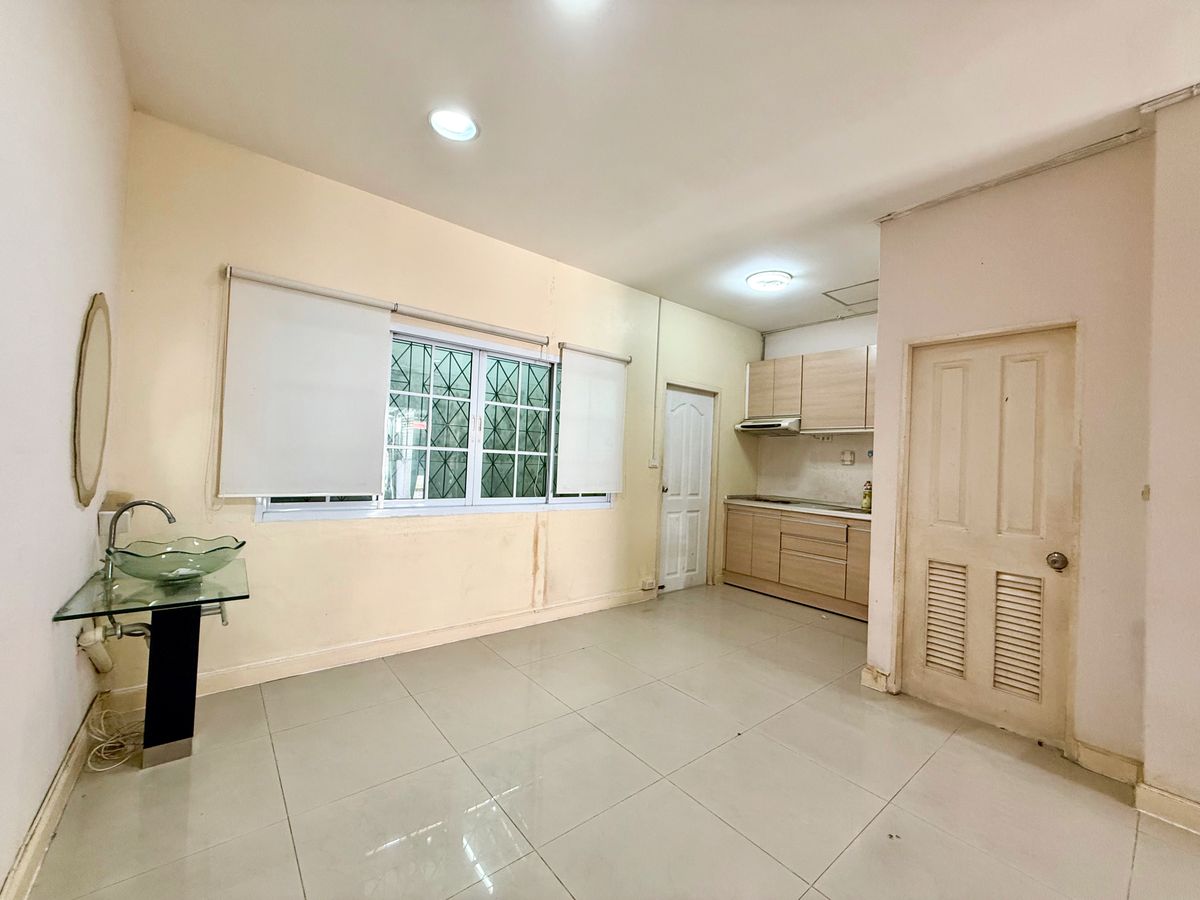 For SaleTownhomePattanakan, Srinakarin : Townhouse for sale, Worodom Place, opposite Seacon Square, Srinakarin