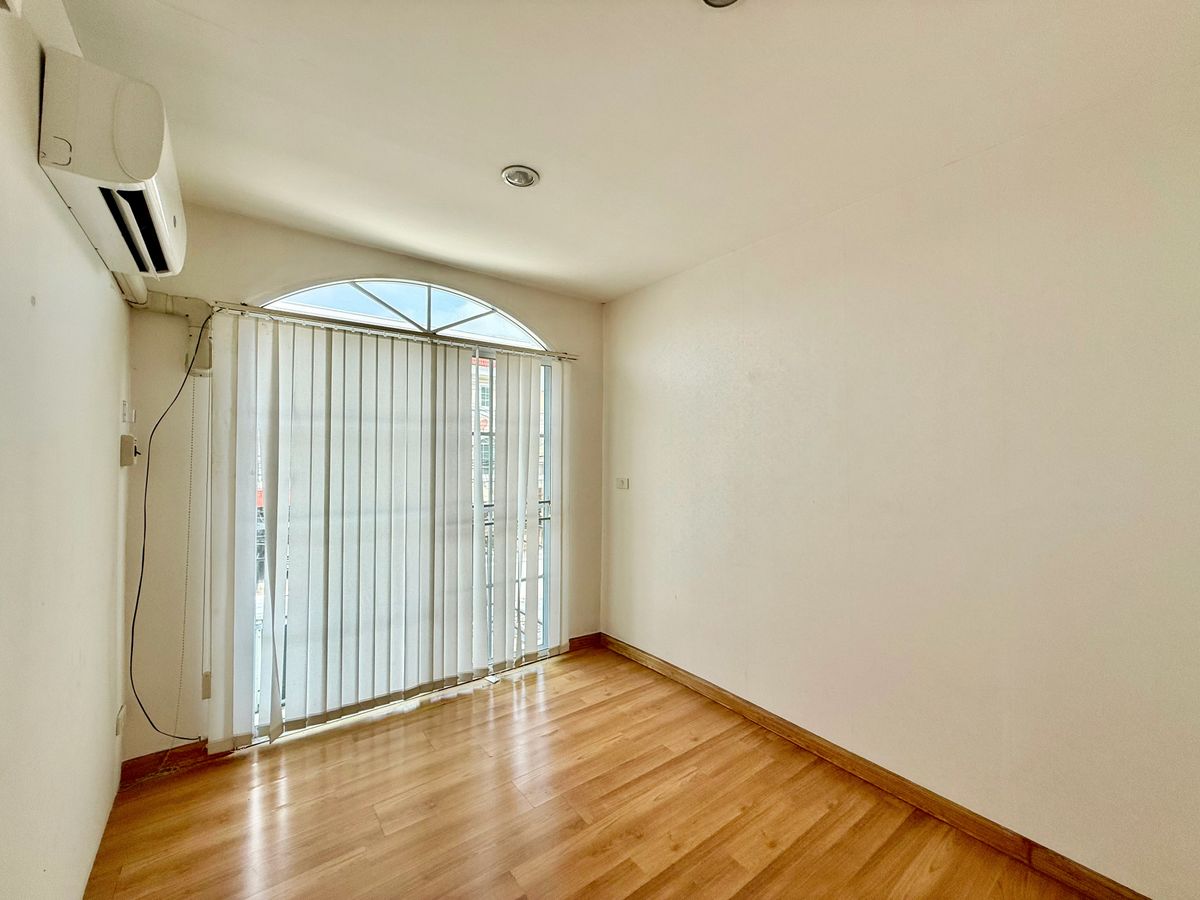 For SaleTownhomePattanakan, Srinakarin : Townhouse for sale, Worodom Place, opposite Seacon Square, Srinakarin