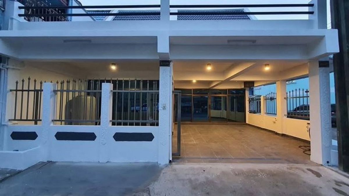 For RentTownhomeBangna, Bearing, Lasalle : HR2892 2-story townhome for rent, area 45 sq.w. Soi Bang Na-Trat 27, suitable for office or residence