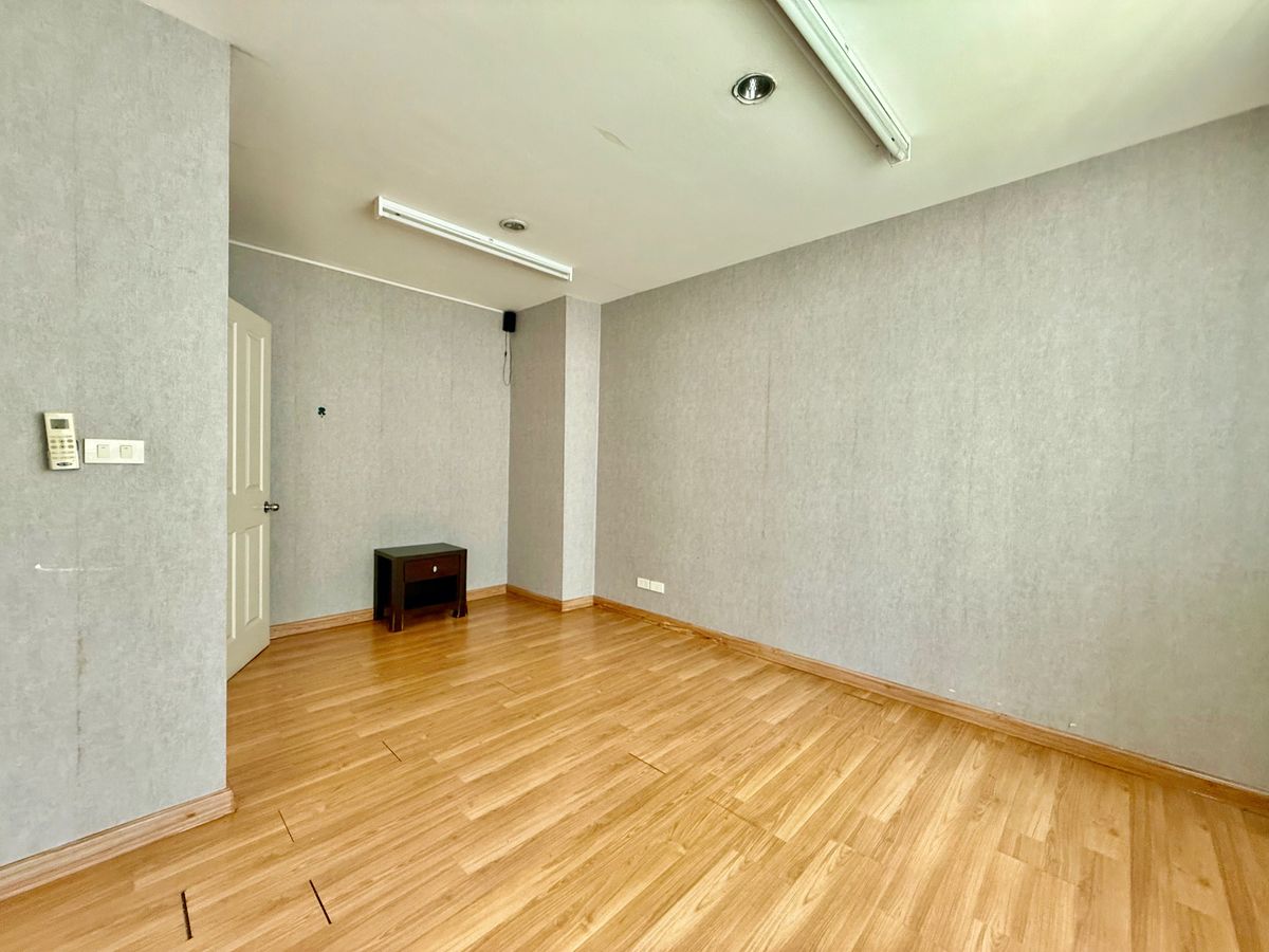 For SaleTownhomePattanakan, Srinakarin : Townhouse for sale, Worodom Place, opposite Seacon Square, Srinakarin