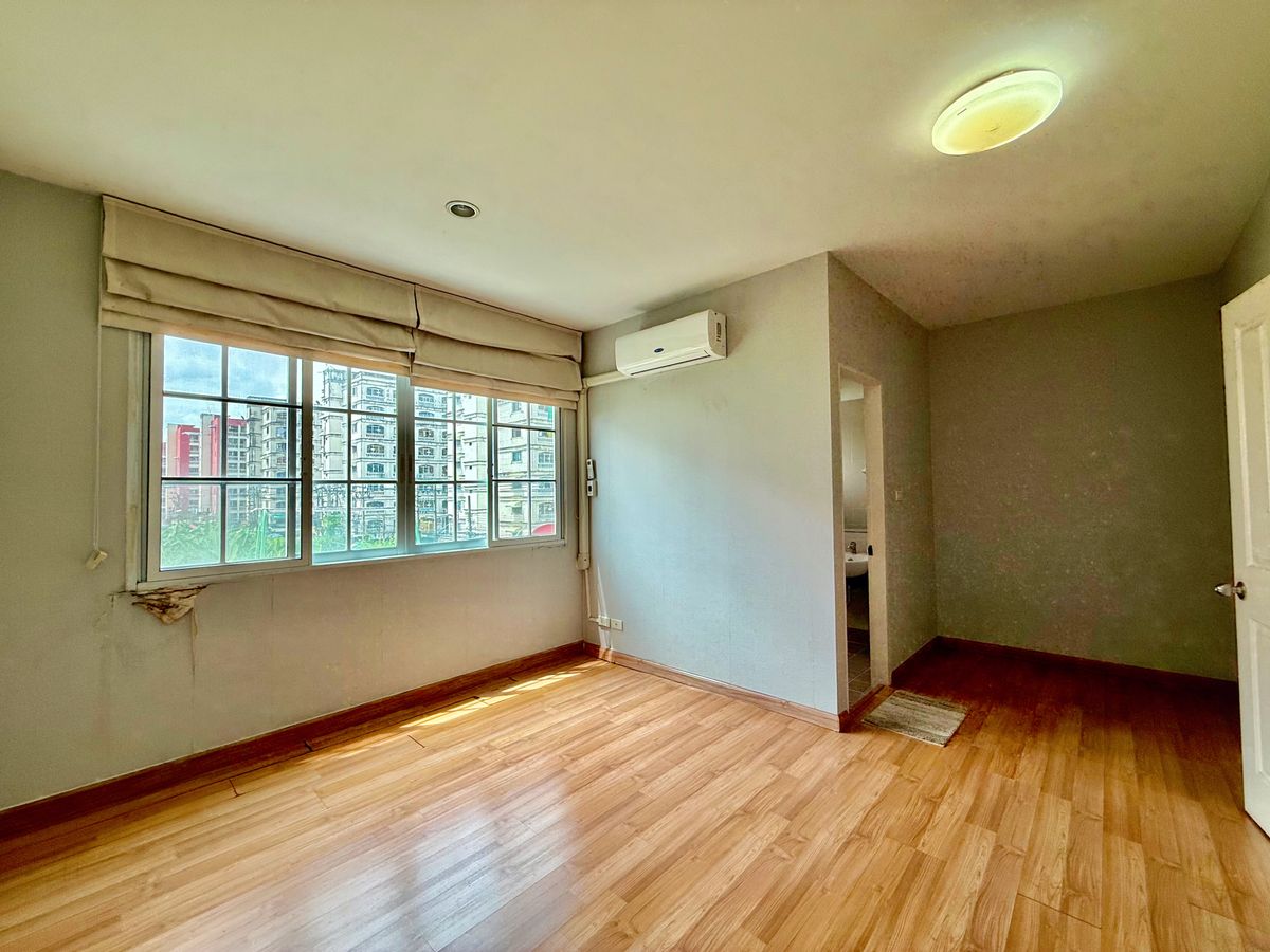 For SaleTownhomePattanakan, Srinakarin : Townhouse for sale, Worodom Place, opposite Seacon Square, Srinakarin