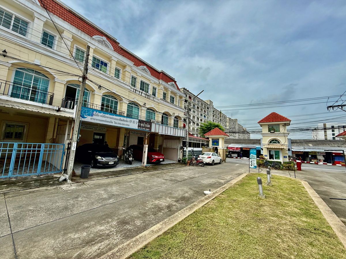 For SaleTownhomePattanakan, Srinakarin : Townhouse for sale, Worodom Place, opposite Seacon Square, Srinakarin