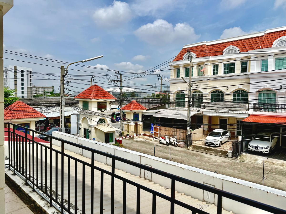 For SaleTownhomePattanakan, Srinakarin : Townhouse for sale, Worodom Place, opposite Seacon Square, Srinakarin