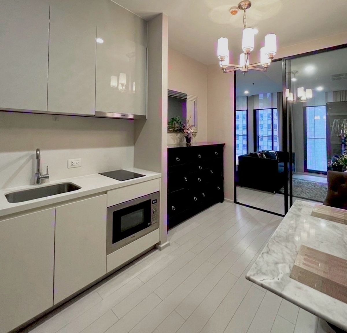 คอนโดวิทยุ ชิดลม หลังสวน : 🔥Best price🔥Noble Ploenchit | 1Bed 45 ตร.ม. | Skywalk เชื่อมต่อ BTS เพลินจิต 